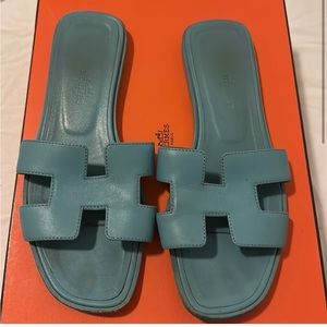 Hermès
Oran leather sandal